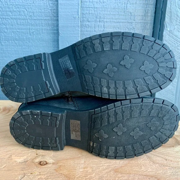 Boots - Picture 6 of 7